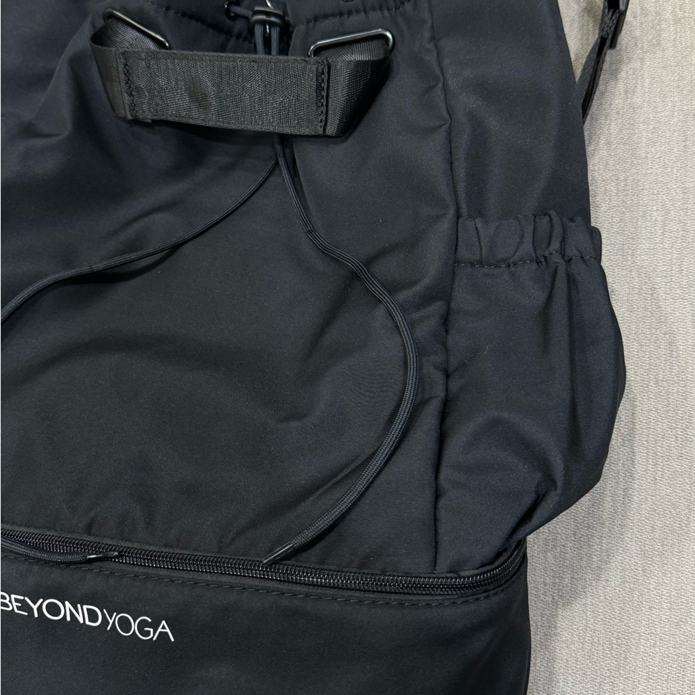 NWT Beyond Yoga Convertible Gym Bag - Picture 6 of 16